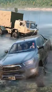 offroad SUV jeep 4x4 driving capture 1