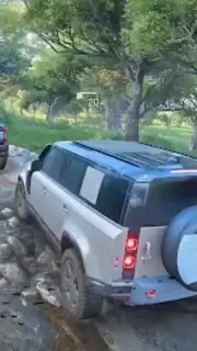 offroad SUV jeep 4x4 driving capture 6